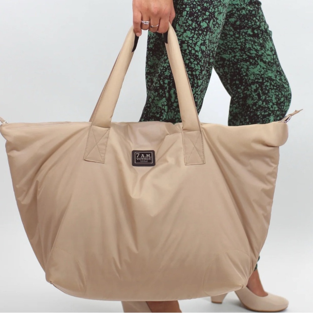 - 7 am Roma diaper bag
EXCELLENT CONDITION